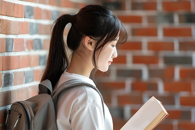 跨专业电影学考研，不知电影学研究生出来后可以从事什么工作？前景？望知情者或有经验的大侠支支招！